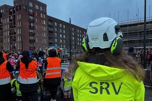 Ihmisiä työmaalla Kruunuvuorenrannassa