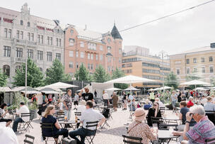 Kasarmitorin kesäterassi 2021.