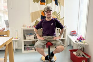Tomi Julkunen työpaikallaan päiväkodissa.
