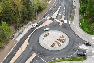 Ilmakuva Niinisaarentien ja Kallvikintien kiertoliittymästä.