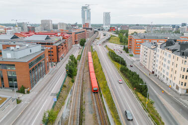 Junatien metrosilta Kalasataman metroaseman vieressä on rakennettu vuonna 1972.