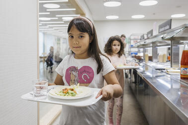 School meals at Kankarepuisto elementary school in October 2023. Photo: Juho Kuva