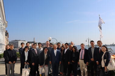 A delegation from Japan met with Mayor Juhana Vartiainen at City Hall.  Photo: Helsingin kaupunki