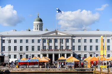 Stadshuset fotograferat från Salutorget.