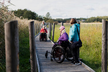 Organisationer, föreningar och stiftelser är viktiga samarbetspartner till Helsingfors stad. Genom organisationerna deltar helsingforsarna i att bygga en stad där var och en kan leva sitt eget liv och ha en fungerande vardag. Bild: Laura Oja