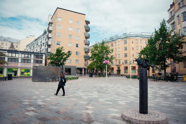 Vaasanpuistikko and the surrounding Pengerpolku and Vaasanpolku were repaved with natural stone slates. In the future, the area can be used to hold summer events, for example.  Photo: Veeti Hautanen