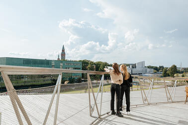 Two people on the terrace of the Oodi library.