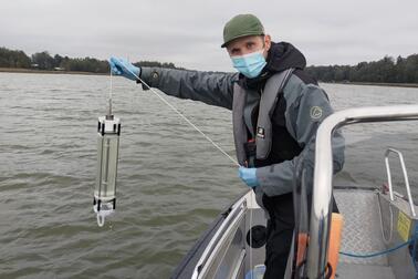 I Botbyviken togs prover för att utreda fiskarterna och skaldjursarterna.  Bild: Viktor Birgersson / Mix Research Ab