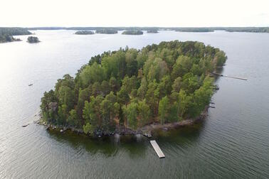 Yksi kilpailun suunnittelukohteista on Meri-Rastilan eteläpuolella Kallahdenselällä sijaitseva Malkasaari.  Kuva: 110th Street Productions / Helsingin kaupunki