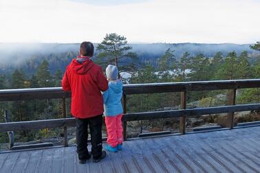 Noux nationalpark är tillsammans med Noux sjöhögland huvudstadsregionens viktigaste rekreationsmål och närliggande vildmark.  Bild: Jussi Helimäki