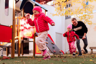 In club activities, children get to participate in a variety of pedagogical activities through outdoor recreation, exercise, play and art.  Photo: Aki Rask