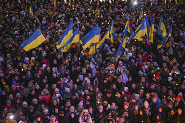 Senaatintorilla järjestettiin Valoa Ukrainaan -tapahtuma sodan syttymisen vuosipäivänä 24.2.2023.  Kuva: Kimmo Brandt