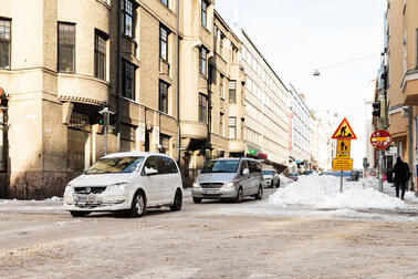 Nastarengaskieltoa kokeillaan Lönnrotinkadulla Kampissa.