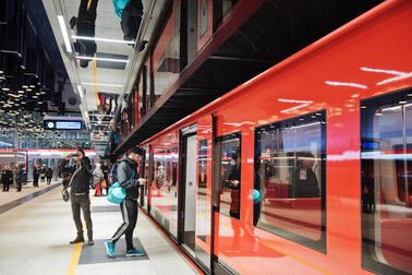 The metro will begin operating at a higher service frequency during peak hours in order to meet the growing passenger demand. On Tuesdays, Wednesdays and Thursdays, the metro will depart from the termini every 5 minutes, which means that the metro will run every 2.5 minutes between Itäkeskus and Tapiola. Photo: Susa Junnola