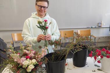 Under Livslånga lärandets dag 6.5 provade Moa Thors på något nytt som ligger utanför hennes bekvämlighetszon, nämligen blomsterbinderi.