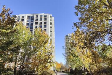 Autumn street view of Pasila.