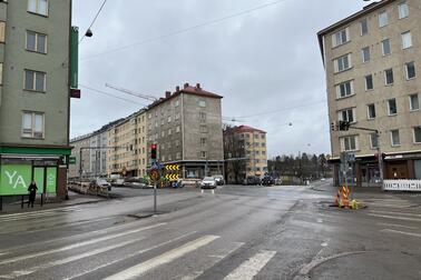 Nordenskiöldinkadun ja Mannerheimintien risteys, josta kiskotyöt alkavat 14. maaliskuuta.