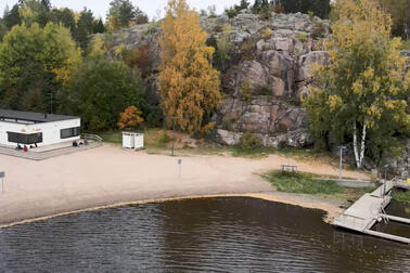 Det söks efter en kioskföretagare till Lillforsens badstrand, men även till Maruddens badstrand. Bild: Helsingfors stad Bild: Helsingin kaupunki