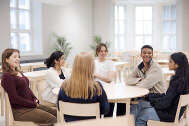 Gemenskapsanda och fungerande studerandevården hjälper den studerande att orka och lyckas med sina studier.