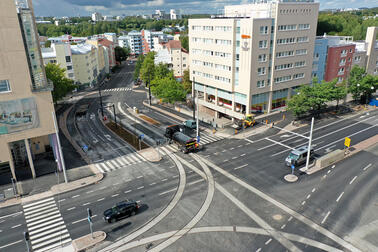 Crossing of Mannerheimintie street and Koroistentie street.  Photo: Miikka Kalke / Helsingin kaupunkiympäristö