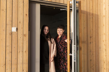 Noora Hukkanen and Marina Primietta welcome you to the Verkkosaari daycare centre. Photo: Laura Oja