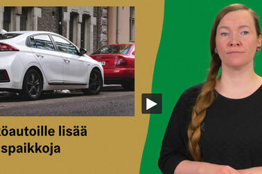 Viittomakielisessä uutiskatsauksessa kerrotaan esimerkiksi, että Helsinki aikoo toteuttaa 116 uutta sähköautojen latauspistettä vuoden loppuun mennessä. Kuva: Ruutukaappaus viittomakielisistä uutisista Helsinki-kanavalta.