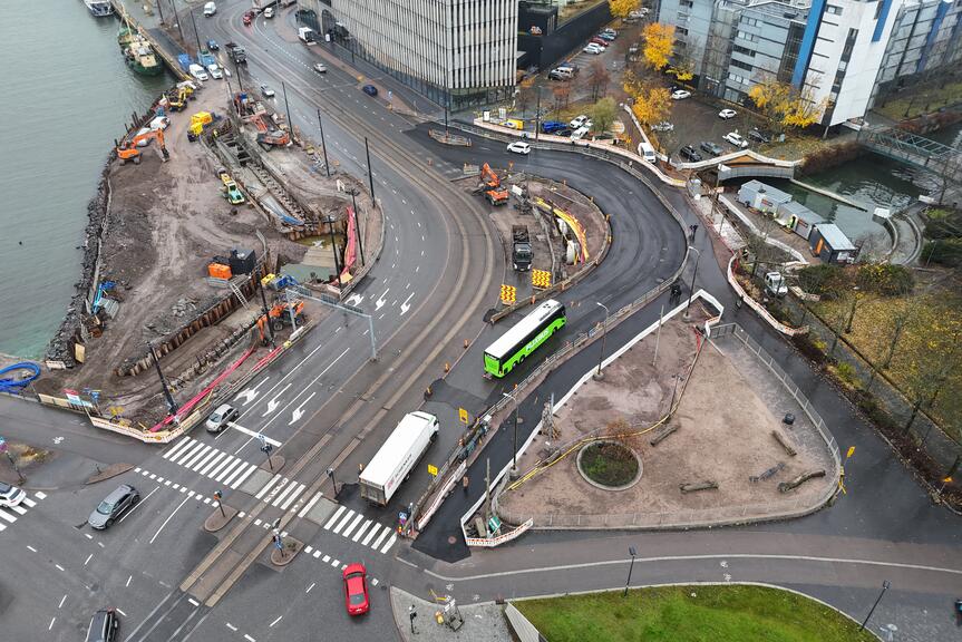 Ilmakuva Jätkäsaaren siltaremontin työmaasta marraskuulta 2025.