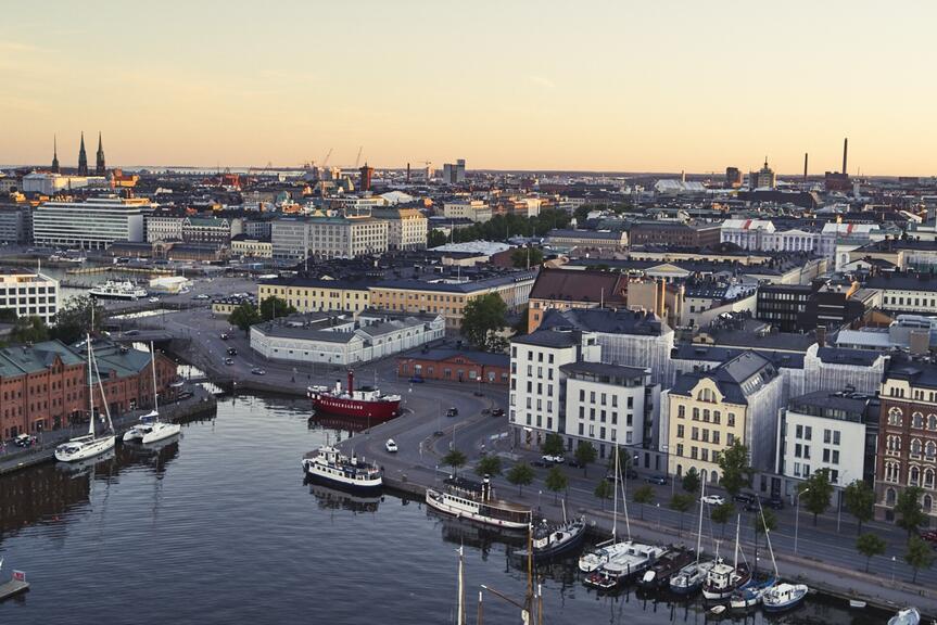 Ilmakuva Helsingin keskustasta Kruununhaan suuntaan.