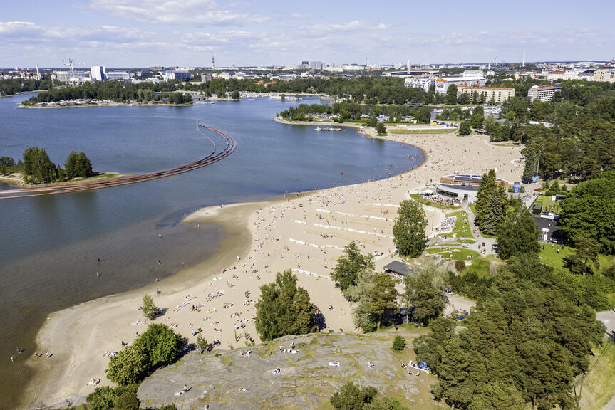 Hietaniemen uimaranta ilmasta.
