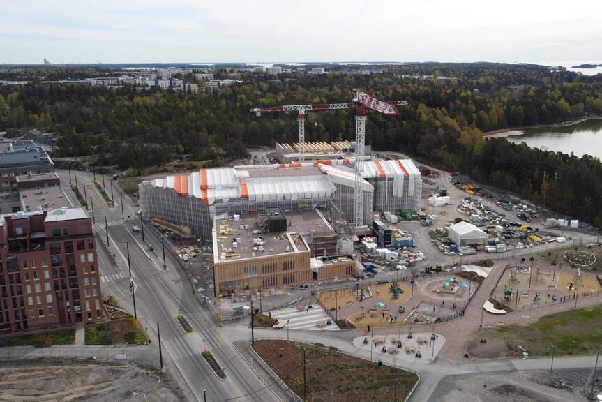 Ilmakuva Kruunuvuorenrannan monitoimirakennuksesta.