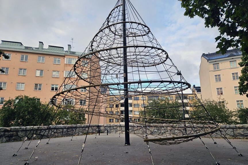 Kiipeilyteline.