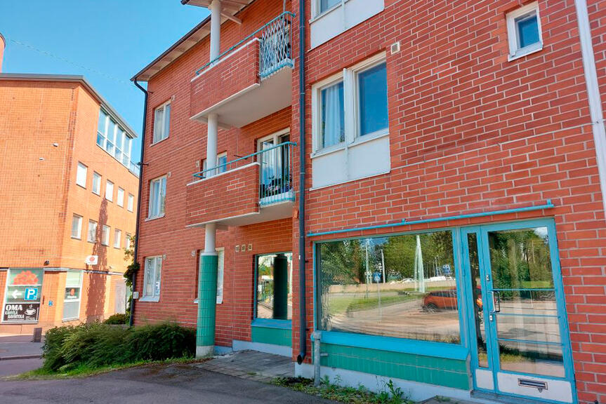 Kivijalkatila kerrostalon alakerrassa.