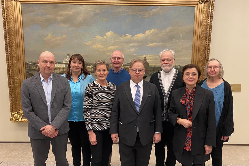 Mayor of Helsinki Juhana Vartiainen (fifth from the left) with representatives of CORE Forum. 