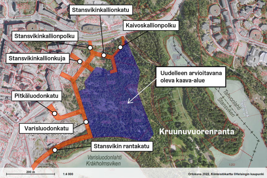 Stansvikinkalliota ympäröivät rakennettavat kadut ja uudelleen arvioitavana oleva asemakaava-alue kartalla.