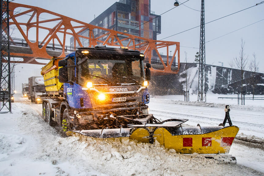 Aurausauto auraa katua.