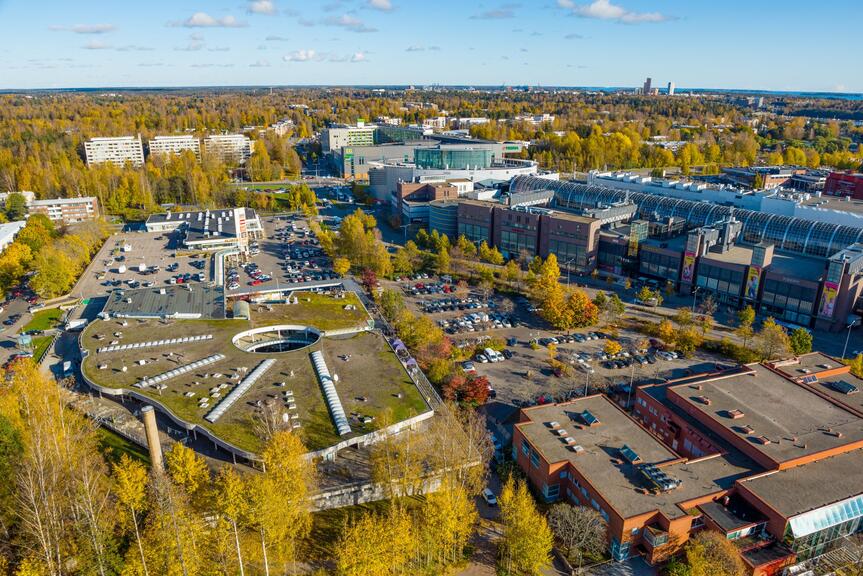 Ilmakuva Itäkeskuksen Stoan ja Puhoksen alueesta.