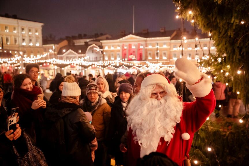 Joulupukki markkinoilla.