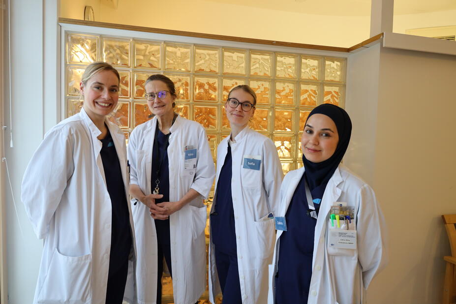 Janita, Riitta, Sofia ja Zahra yhteiskuvassa.