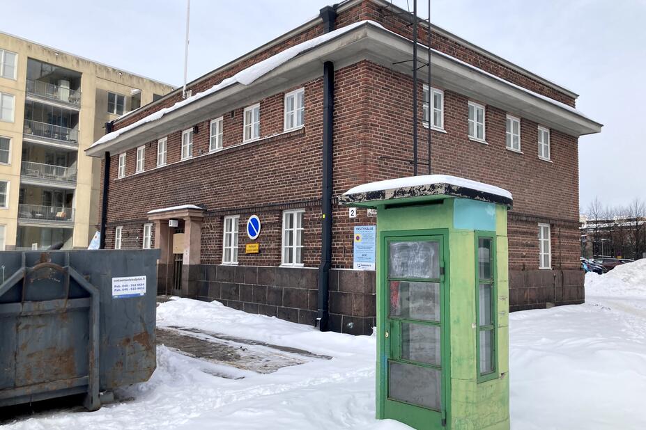 Sonckin talo ja puhelinkoppi Jätkäsaaressa.