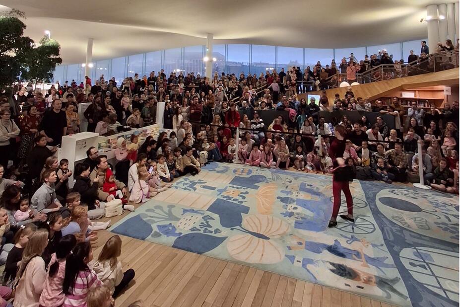 Sirkus Helsingin esitys Oodissa