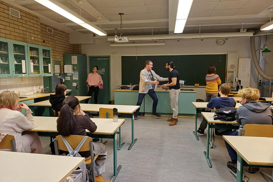 Kohtaus meneillään luokkahuoneessa.