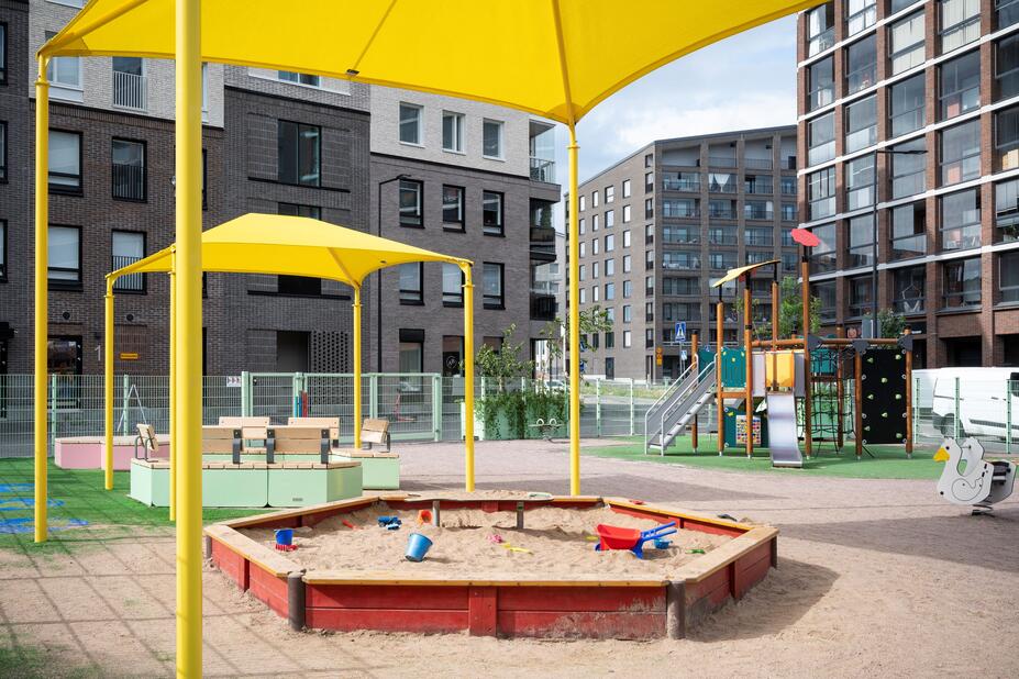 Leikkipuisto Rullis kuvattuna ulkona