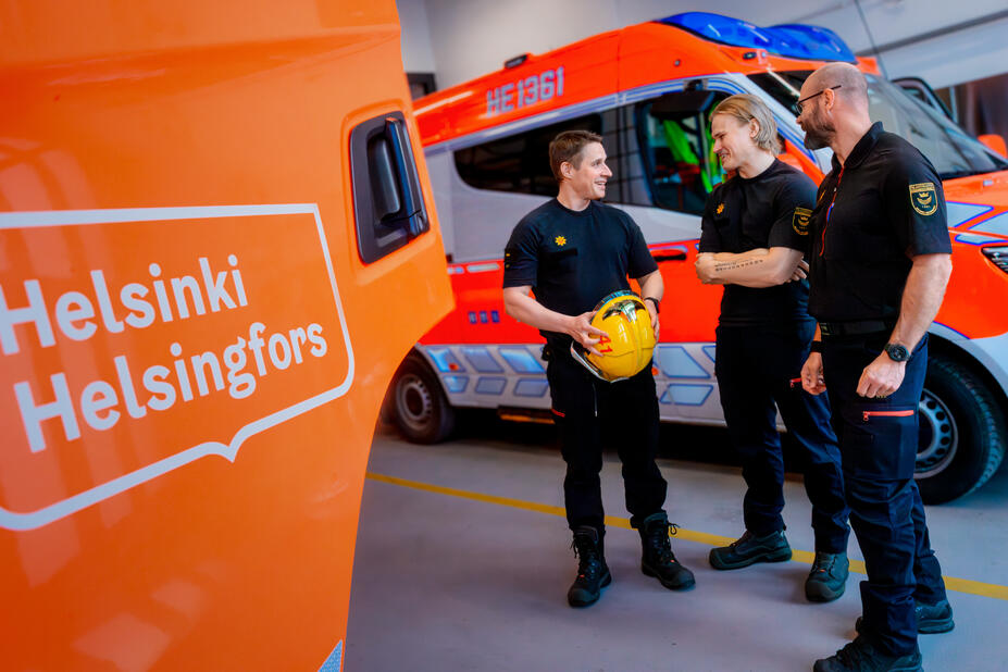 Kontulan pelastusaseman henkilöstöä.