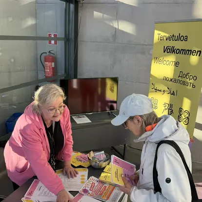 Asukastalojen esittelypiste Vuotalolla.