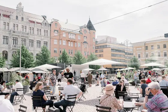 Kasarmitorin kesäterassi 2021.