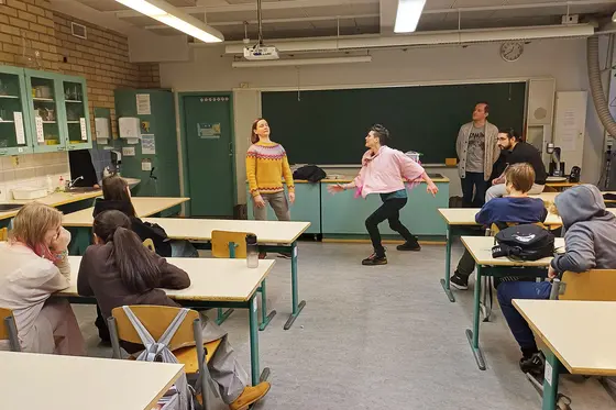 Kohtaus meneillään luokkahuoneessa.