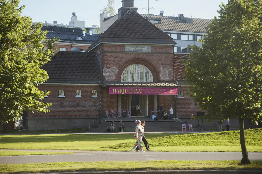 Harjun entinen ruumishuone. 