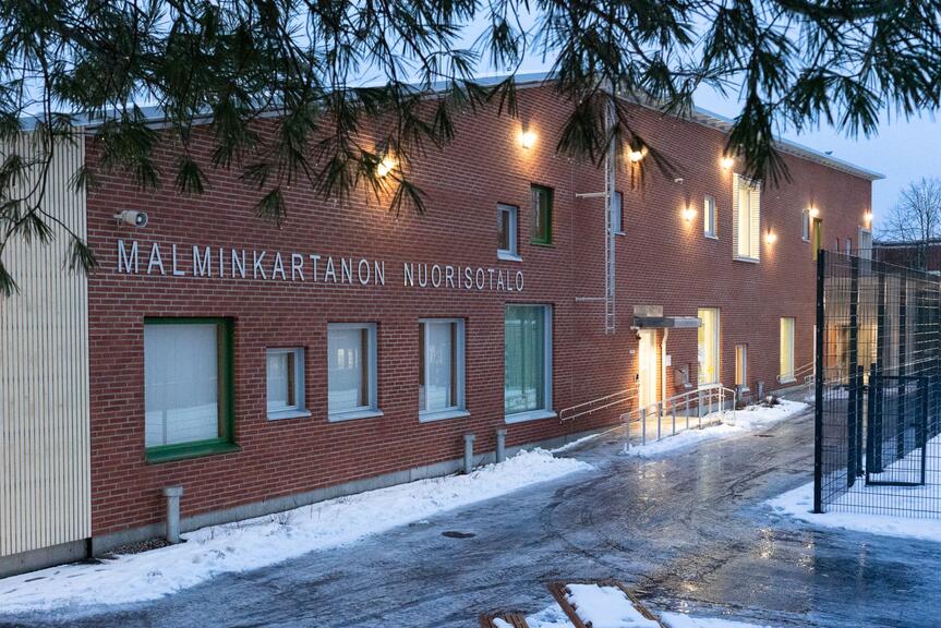 Malmgårds ungdomsgård på en vinterdag.