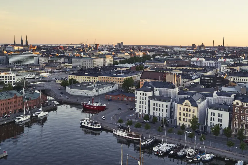 Ilmakuva Helsingin keskustasta Kruununhaan suuntaan.