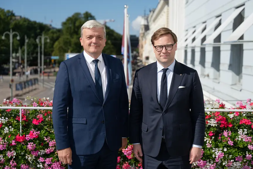 Tallinnan pormestari Peeter Raudseppin ja Helsingin pormestari Daniel Sazonovin tapaaminen järjestettiin Helsingin kaupungintalolla.